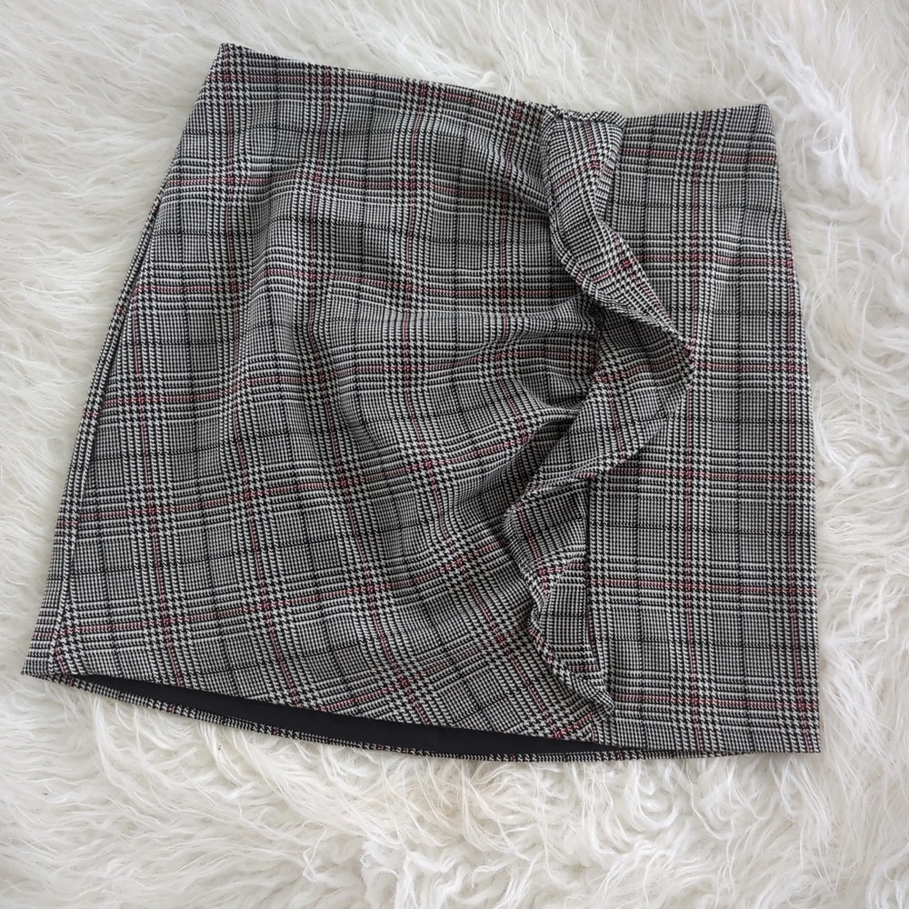 EXPRESS Chic Gray Plaid Ruffle Mini Skirt Size 6